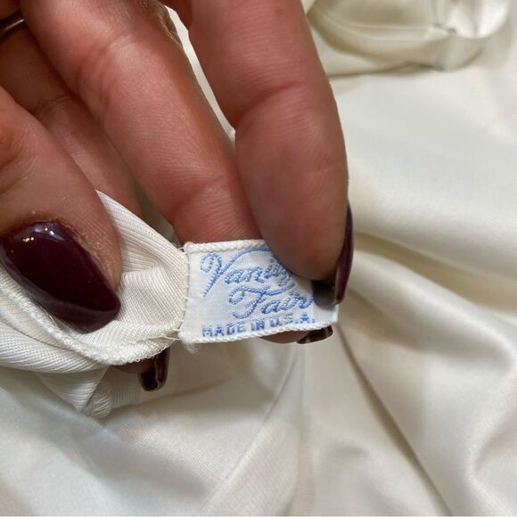 Vintage Vanity Fair Ivory Slip Size 40 Large Made in USA‎ - Picture 12 of 12